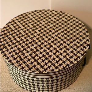 Adorable Black, white, red 13” hat box
